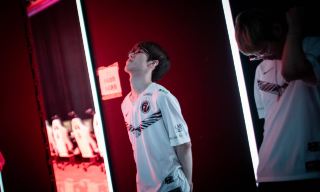 他更多依赖 他更多依赖